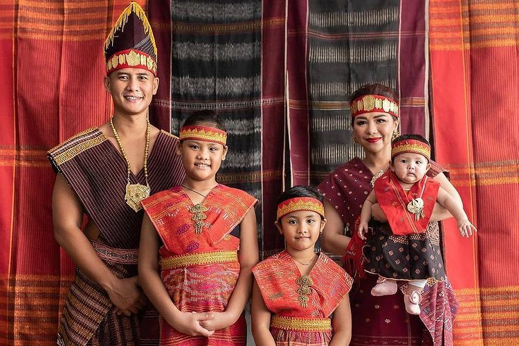 Kain Tradisional Batak Yaitu Ulos Sumatera Utara