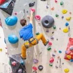 Kekuatan Tangan Di Perlukan Saat Olahraga Panjat Tebing