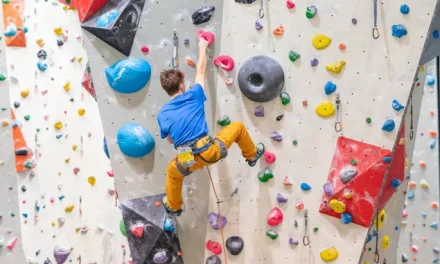 Kekuatan Tangan Di Perlukan Saat Olahraga Panjat Tebing