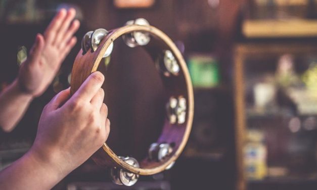 Perkusi Tamborin Yang Menjadi Alat Musik Simpel