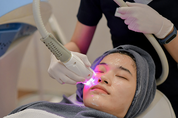 Perawatan Wajah Menggunakan Canggihnya Laser Modern