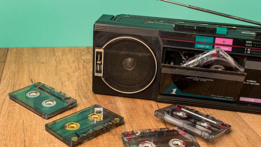 Teknologi Canggih Radio Dalam Menjadi Alat Komunikasi