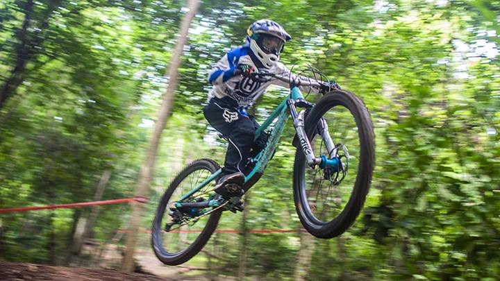 Kendaraan Roda Dua Salah Satunya Sepeda Gunung