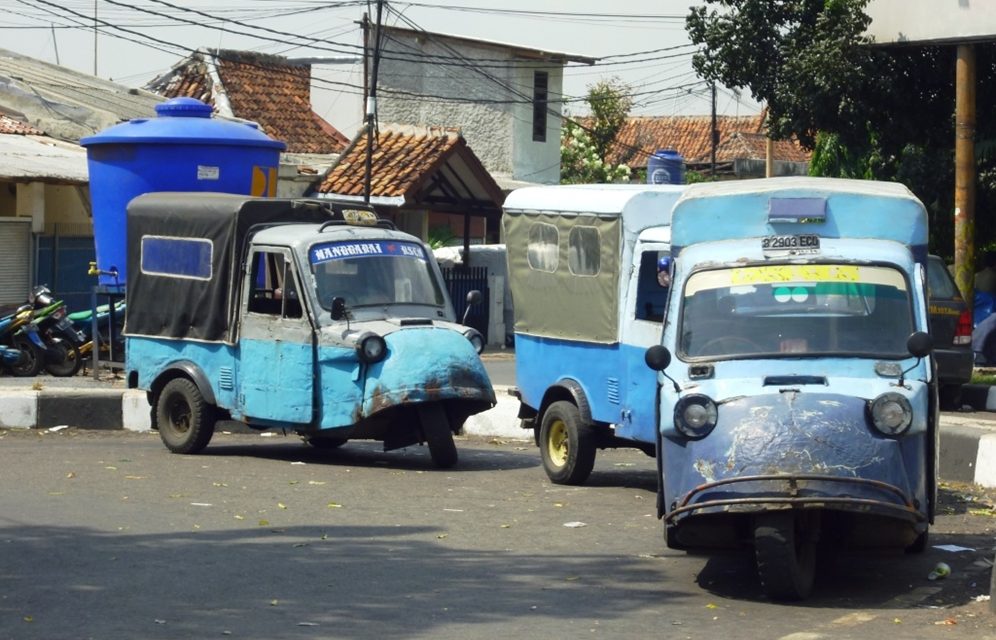 Transportasi Umum Bemo Yang Menjadi Kendaraan Praktis