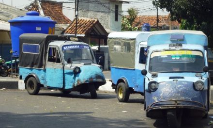 Transportasi Umum Bemo Yang Menjadi Kendaraan Praktis