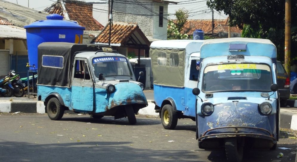 Transportasi Umum Bemo Yang Menjadi Kendaraan Praktis