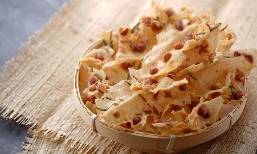 Makanan Ringan Peyek Tradisional Khas Indonesia