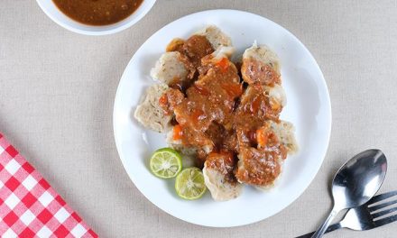 Makanan Khas Siomay Bumbu Kacang Dari Indonesia