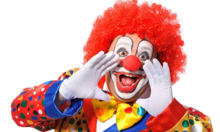 Seorang Penghibur Badut Dengan Wajah Lucu