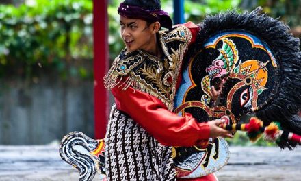 Penampilan Tradisional Kuda Lumping Dengan Atraksi Seru