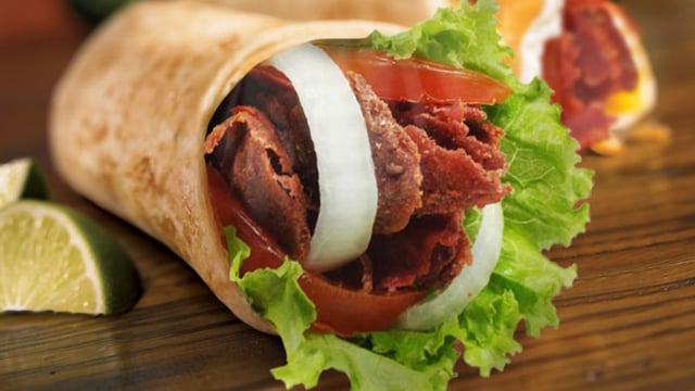 Makanan Kulit Kebab Dengan Beberapa Isian