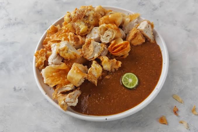 Sebuah Jajanan Batagor Pinggir Jalanan