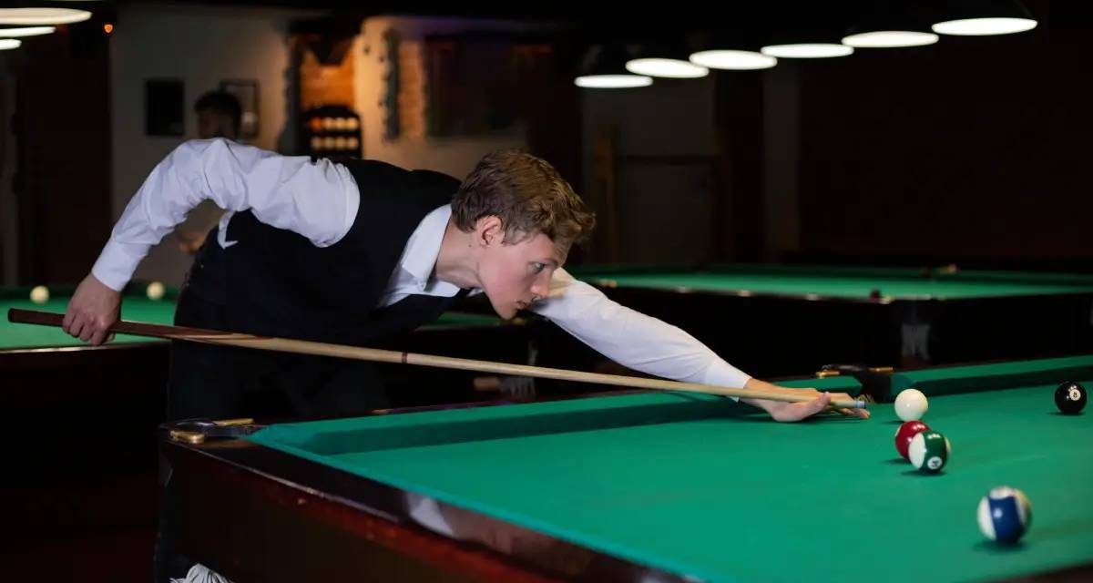 Olahraga Meja Billiard Dengan Stik Bola