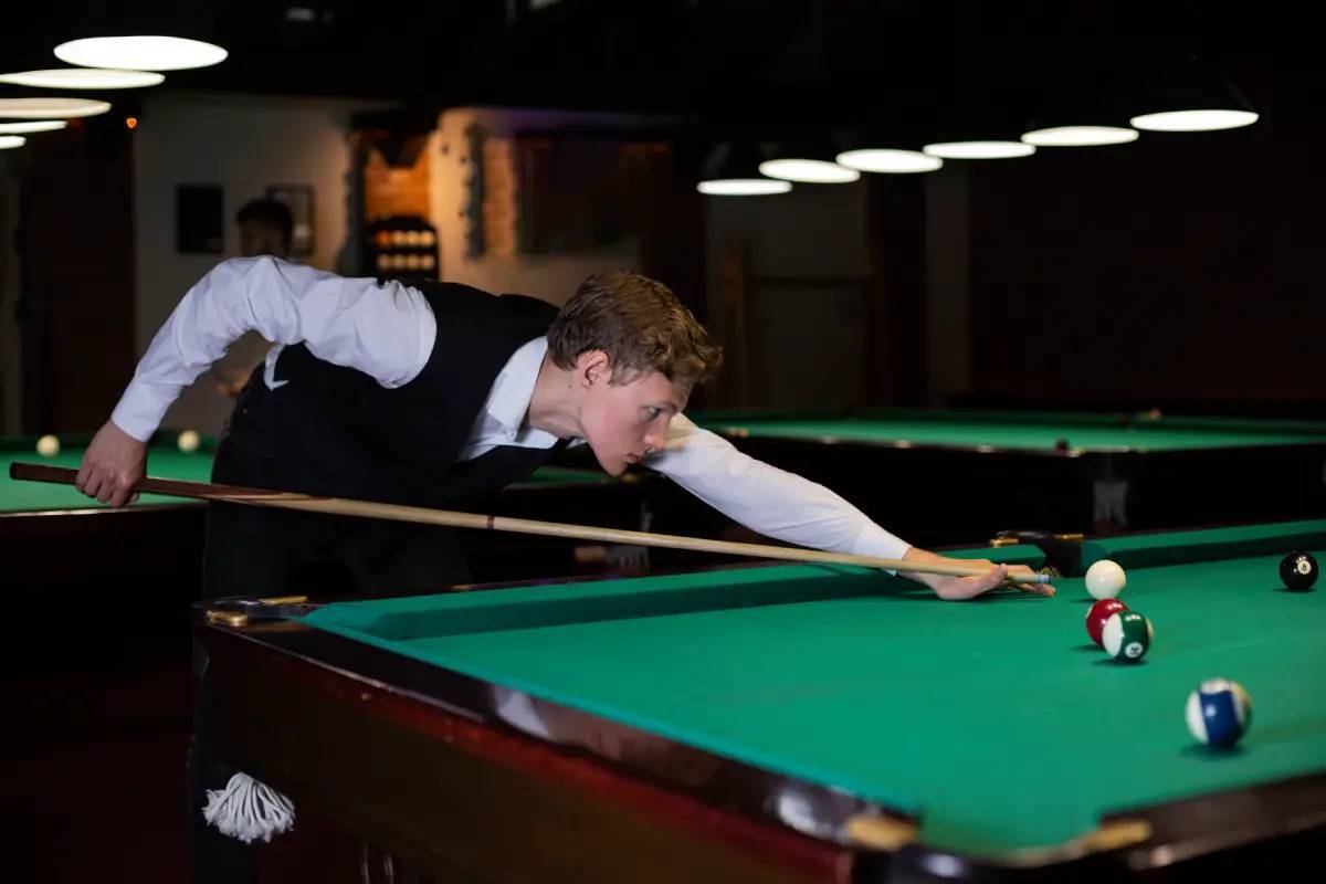 Olahraga Meja Billiard Dengan Stik Bola