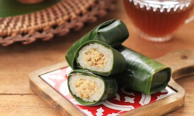 Sebuah Kue Tradisional Lemper Dari Ketan