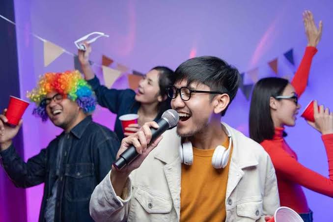 Hiburan Menyanyi Karaoke Dengan Berbagai Lagu