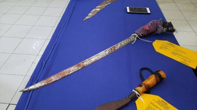 Sebuah Sajam Pedang Yang Berfungsi Saat Perang