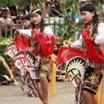 Atraksi Pertunjukan Kuda Lumping Tradisional Indonesia