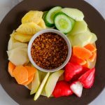 Makanan Unik Rujak Buah Potongan Dan Bumbu