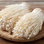 Bahan Makanan Enoki Sebuah Olahan Jamur