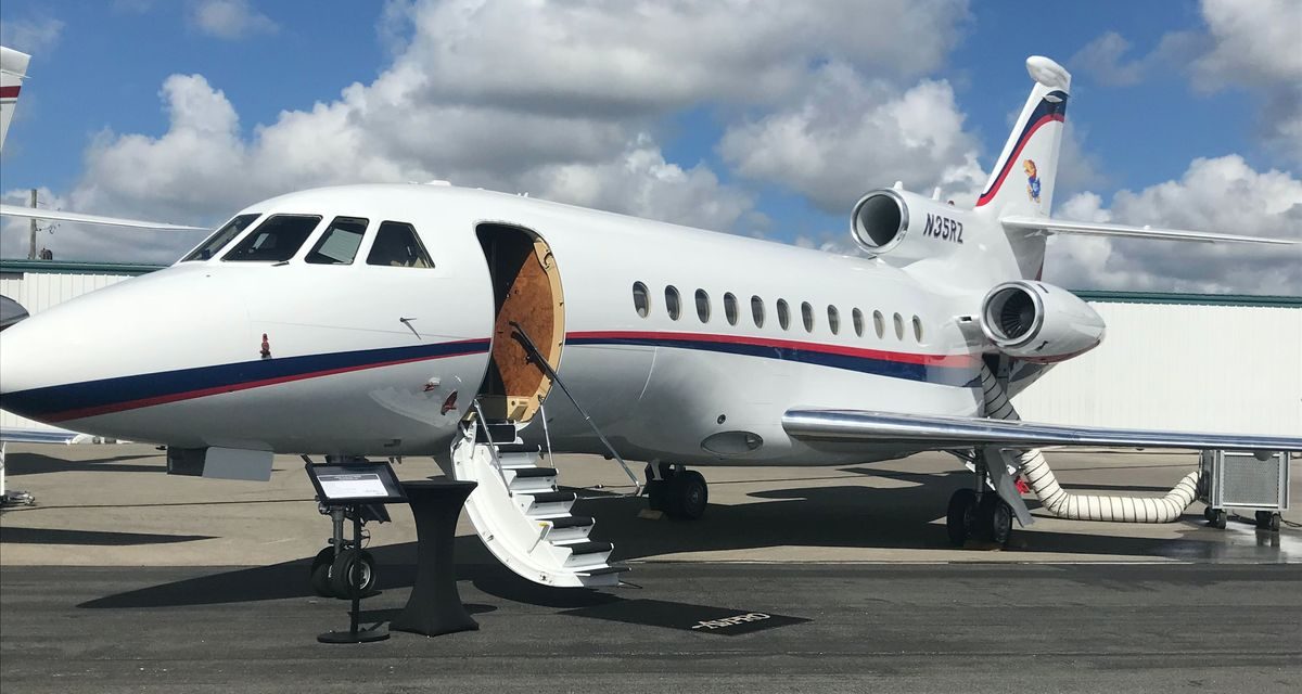 Suatu Kendaraan Terbang Jet Pesawat Yang Cukup Canggih