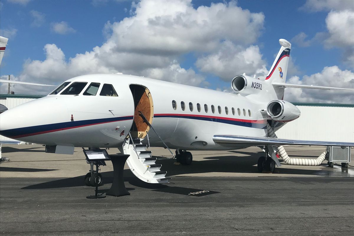 Suatu Kendaraan Terbang Jet Pesawat Yang Cukup Canggih